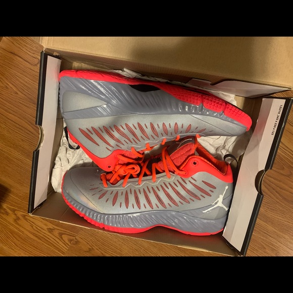 Jordan Super Fly 🧡🤍- BRAND NEW - Picture 6 of 7